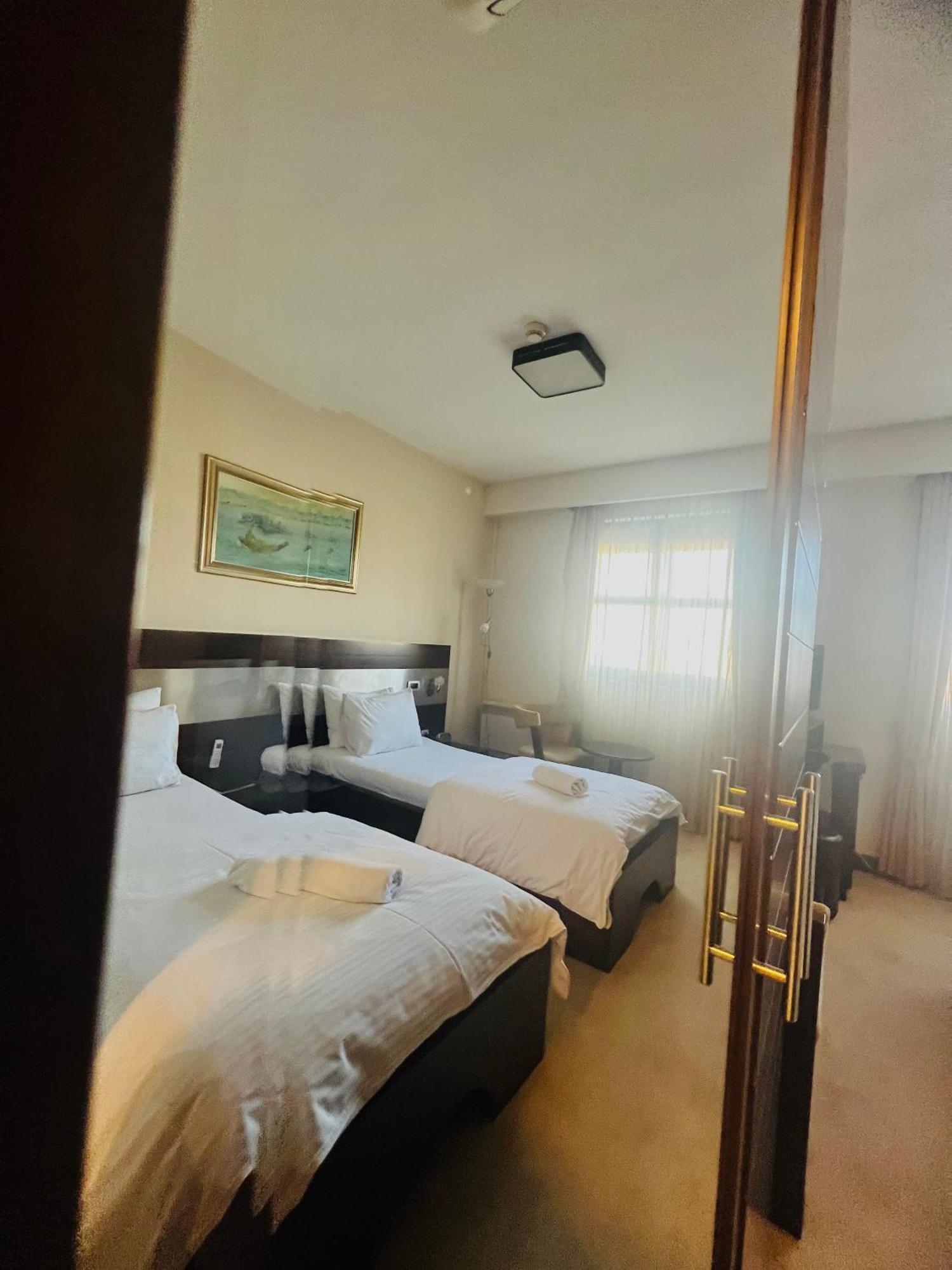 Hotel Aria Mitrovici  Zewnętrze zdjęcie